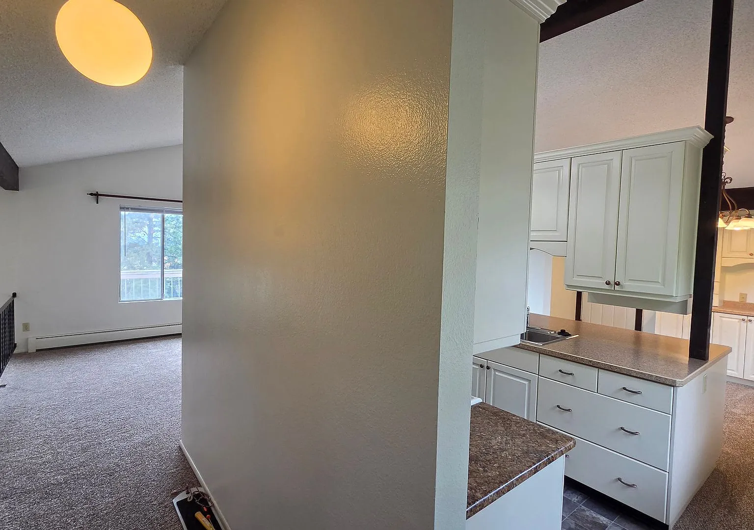 Beautiful Four Bedroom House with a Garage — Photo 3