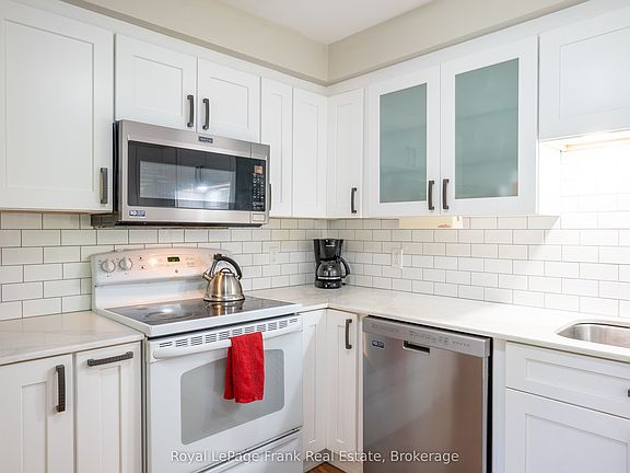 4th image of 383 Old Surrey Ln