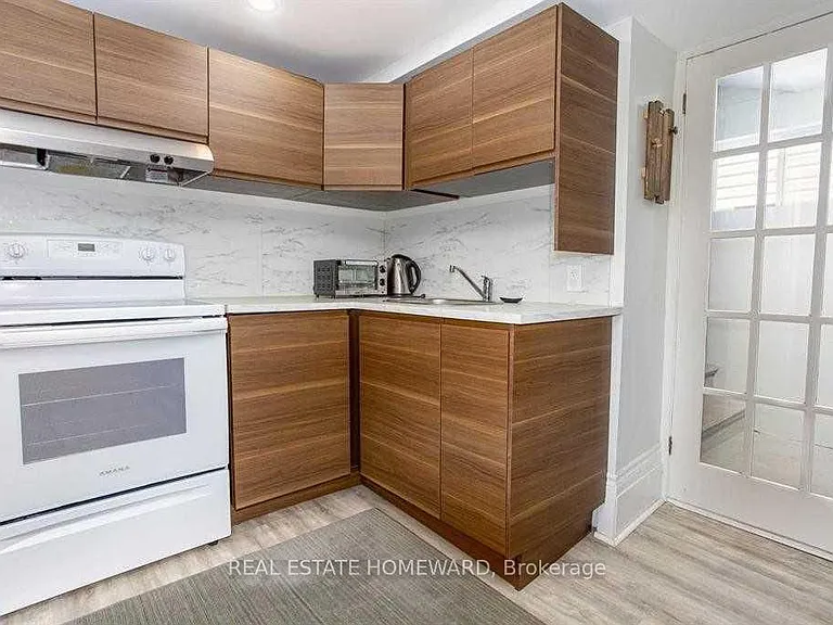 81 Sweetland Ave #LOWER — Photo 1