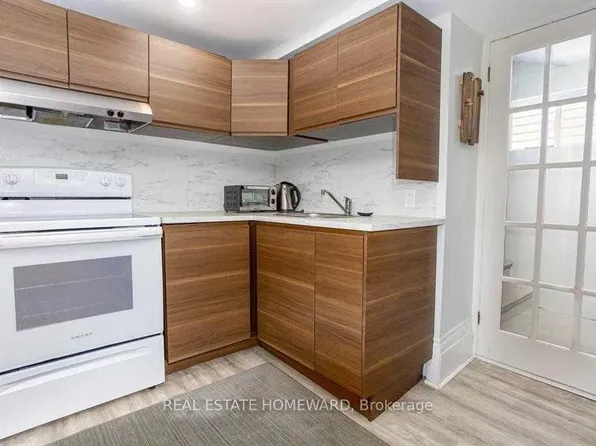 81 Sweetland Ave, Ottawa, ON K1N 7T9