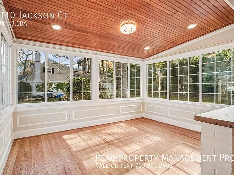 1110 Jackson Ct — Photo 7
