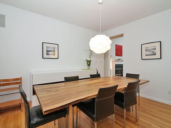 3rd image of 23 Camelot Ct
