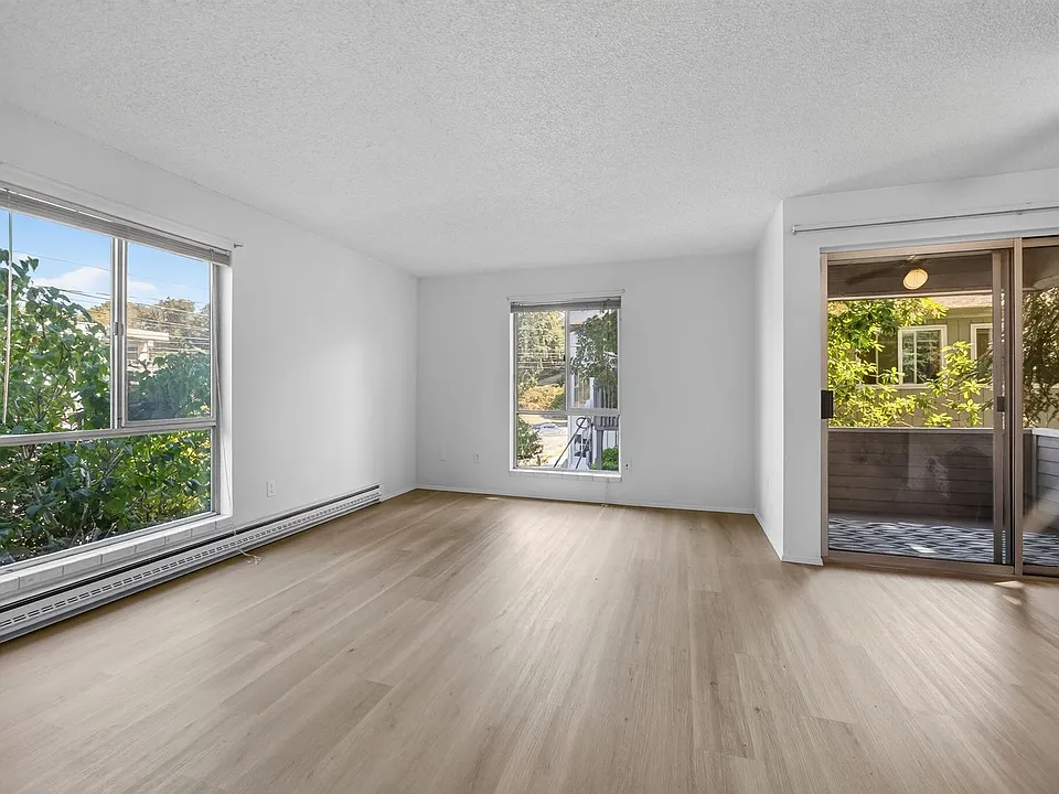 Charming 1-Bedroom Apartment in Highland Park Freshly Updated & Conveniently Located