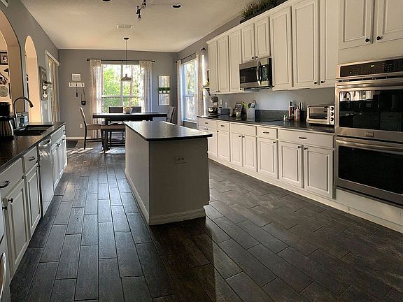 3rd image of 43 Pickering Dr