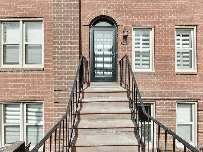 30 15th St NE #30 — Photo 2