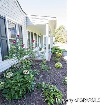 3rd image of 206 Gloria St
