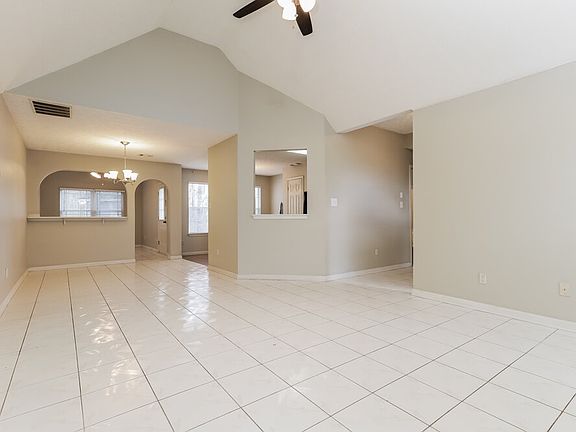 4th image of 132 Stoney Brook Way
