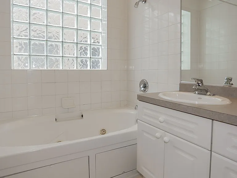2719 N Wayne Ave — Photo 12