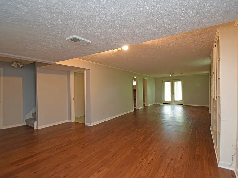 6490 Glenarbor Dr — Photo 33