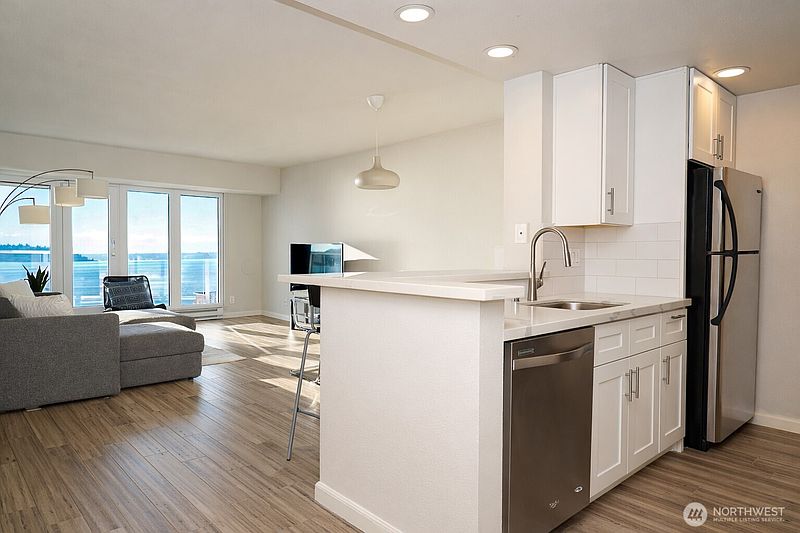 2nd image of 121 Vine Street #1702