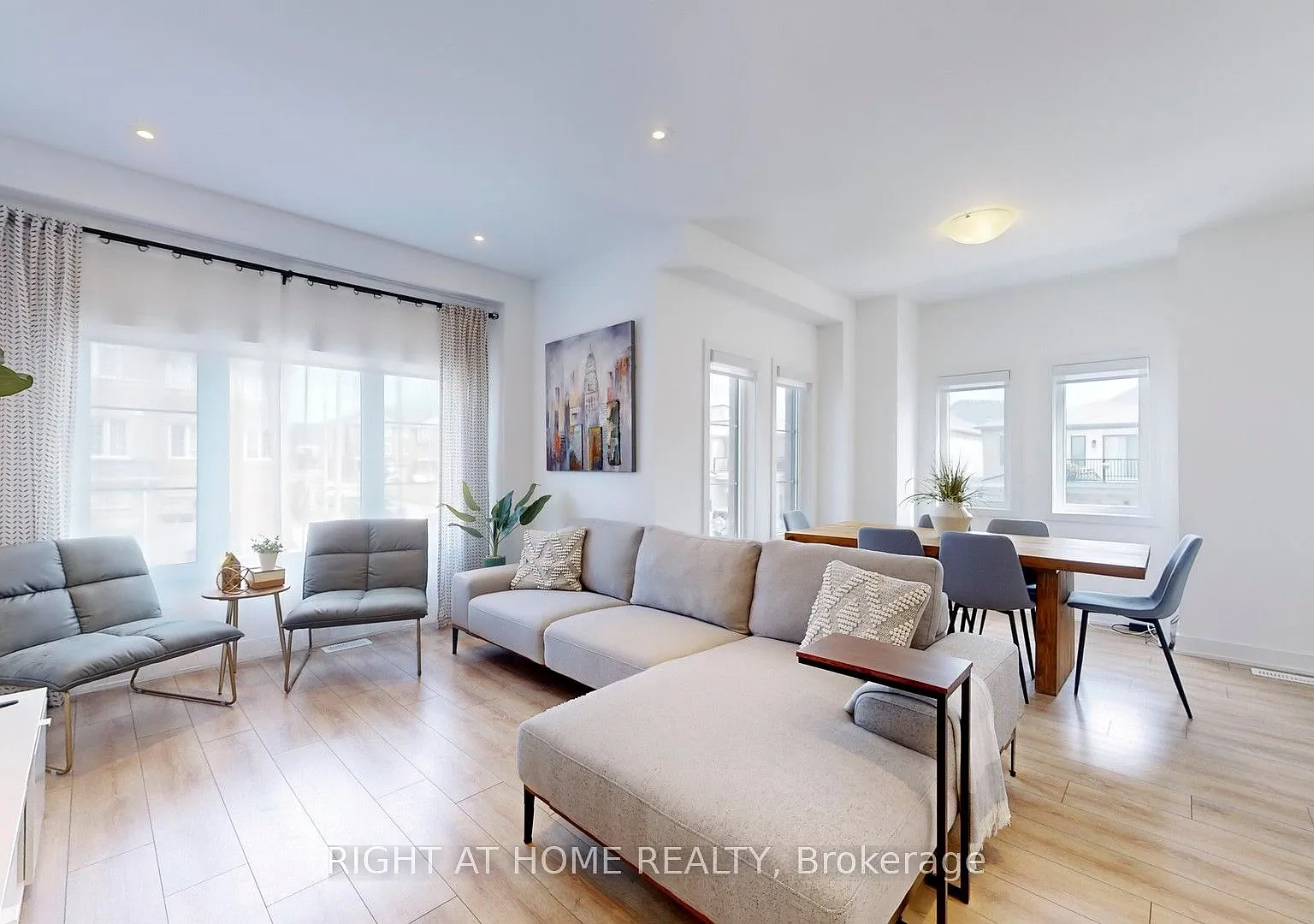 4 bed, $2,900 — Photo 2