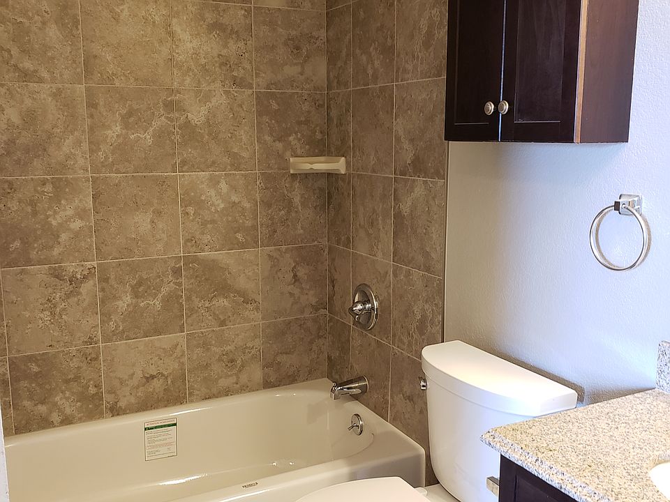 Full Hall Bath