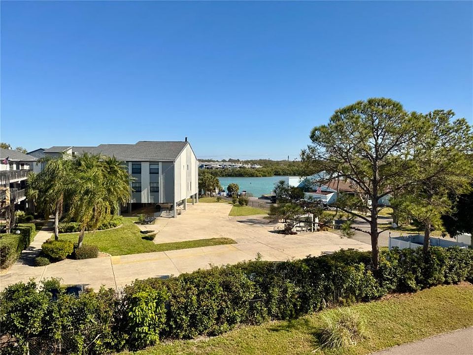 1st image of 324 Windrush Blvd #8