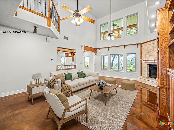4th image of 275 Robert Lee Ln