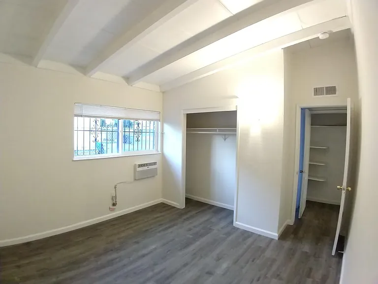 222 N Effie St #H — Photo 5