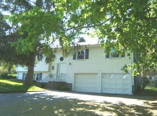 21 Longmeadow Ave, Middletown, RI 02842