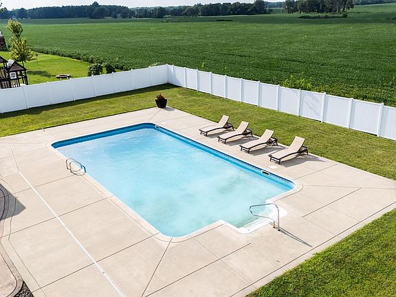 3rd image of 1013 Haymeadow Ln
