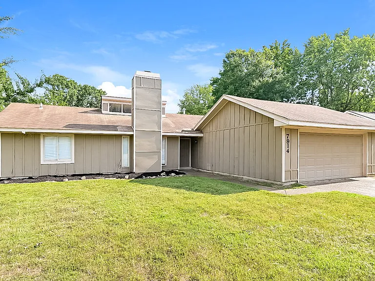 7914 Terry Franklin Dr — Photo 1