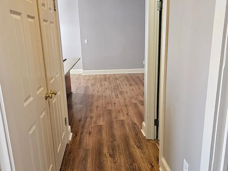 114 N Cypress St — Photo 12