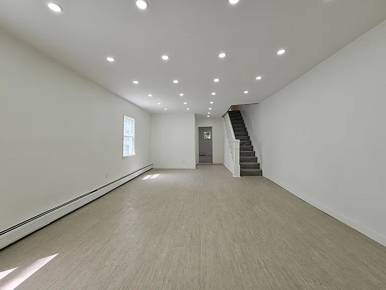 12 Franklin St — Photo 11