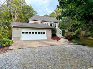 607 N Locust St, Mc Leansboro, IL 62859