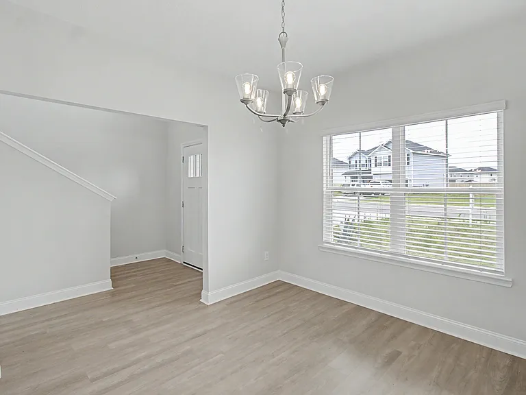 173 McClelland Loop NE — Photo 4
