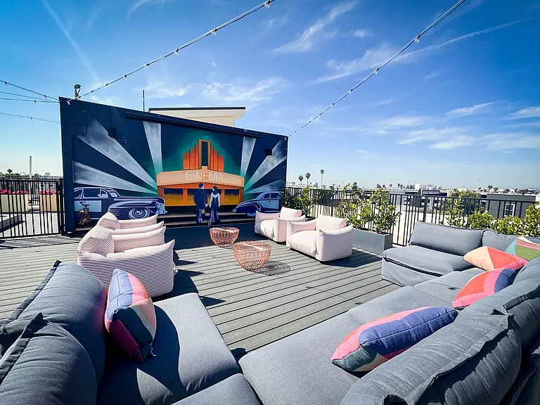 Luxurious Rooftop Terrace w/ Outdoor Cinema