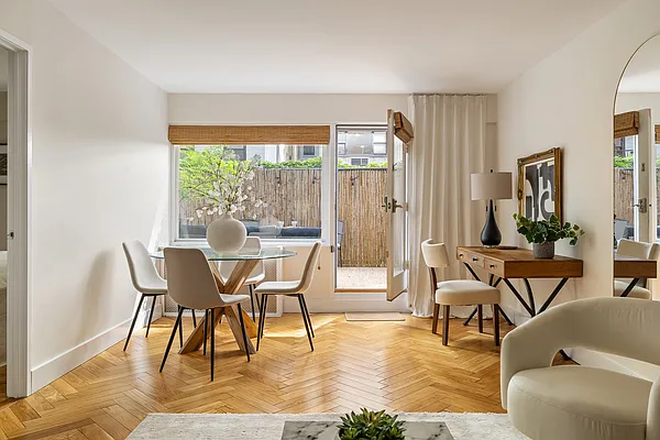 Living room, photo 2