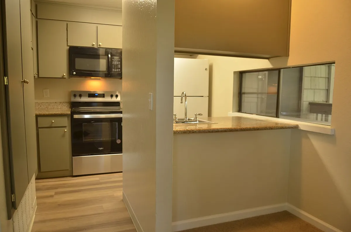 Building Photo - CAMBRIDGE ARMS CONDOMINIUMS