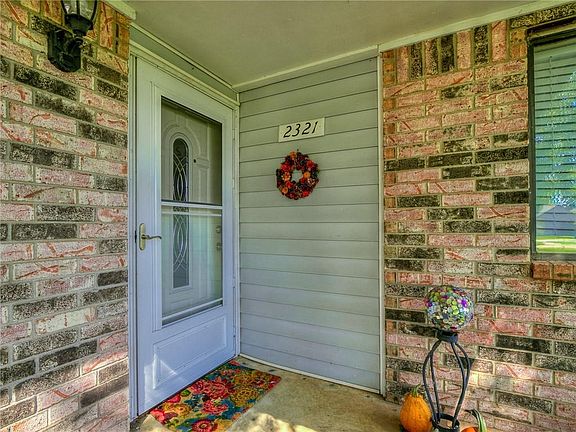 3rd image of 2321 Natchez Dr