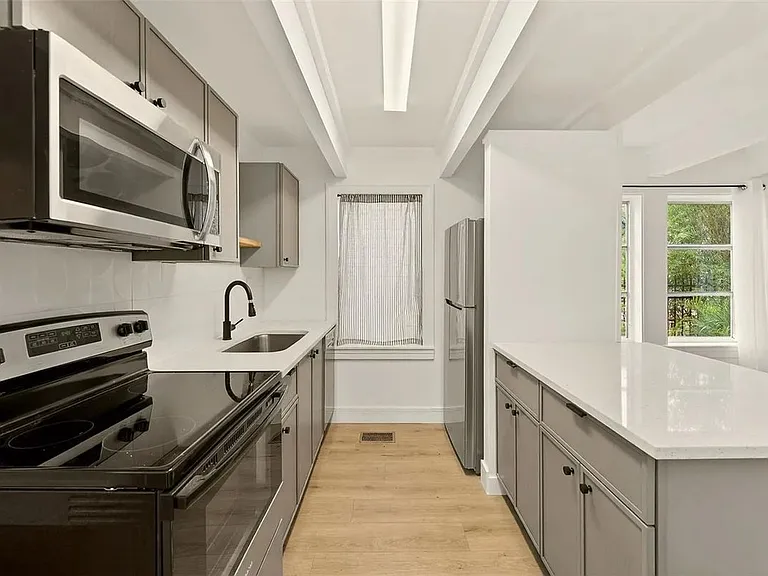 925 16th Ave N #1 — Photo 8