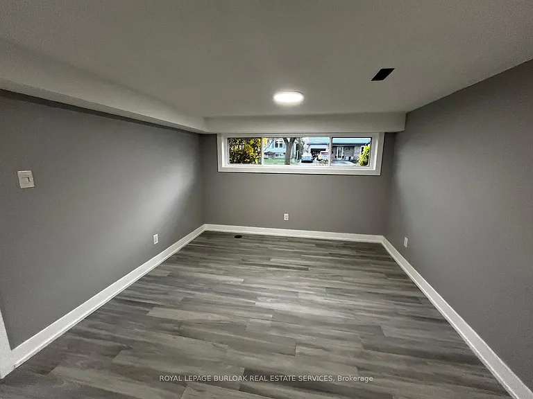3140 Michael Cres #B — Photo 5