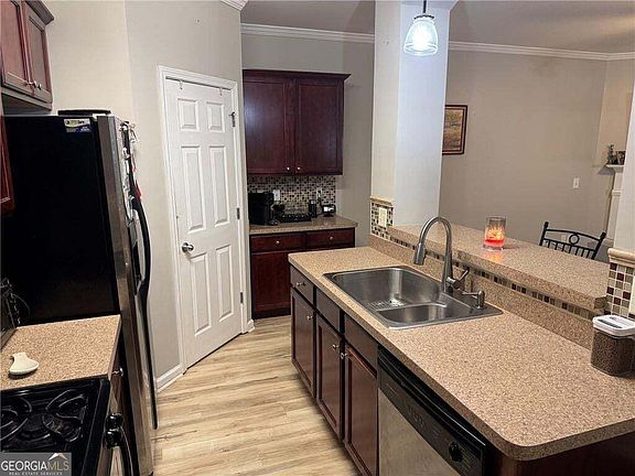 5th image of 143 Sunset Ln