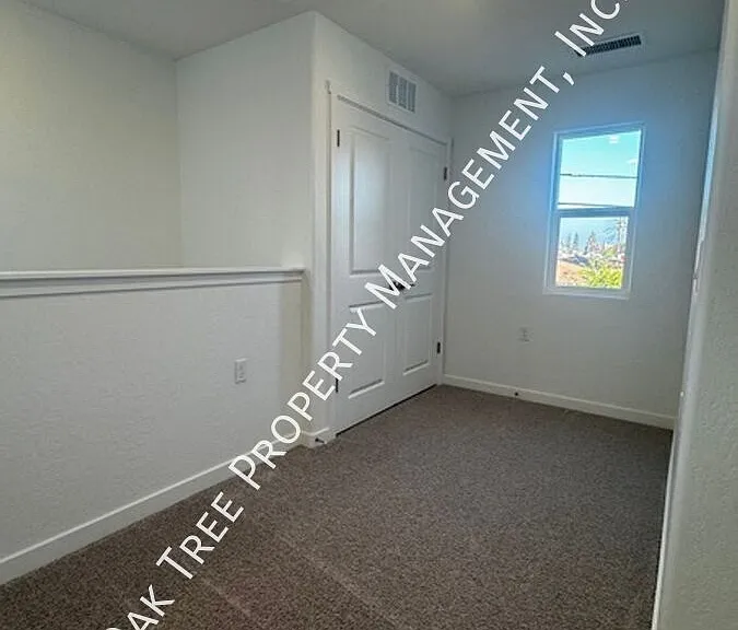 251 N Minnewawa Ave #B — Photo 10