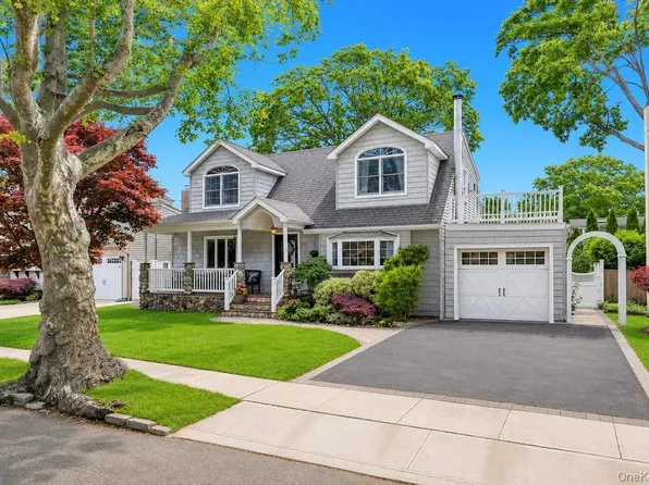 263 Charles Avenue, Massapequa Park, NY 11762
