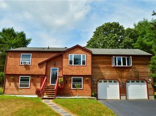 14 River Meadow Dr, Hope Valley, RI 02832