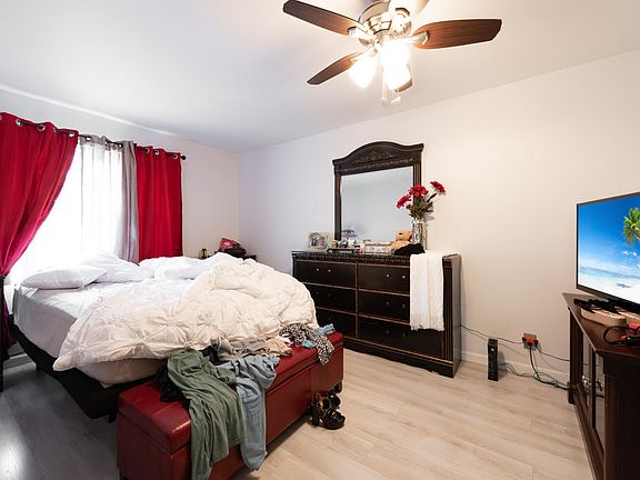 4th image of 501 SE 8th St APT 207