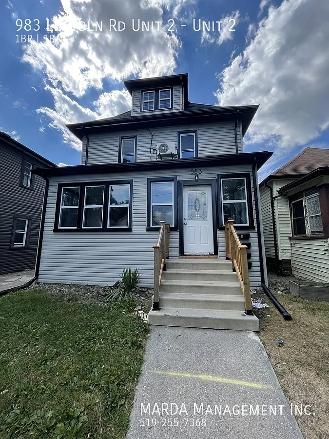 Renovated 1 Bed/1 Bath In Walkerville + Hydro — Photo 1