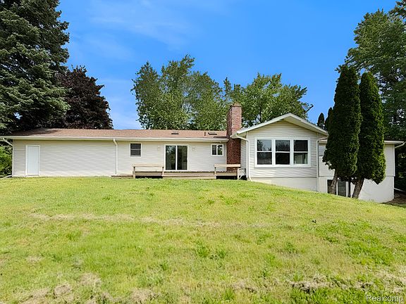 2nd image of 140 Darwin Rd