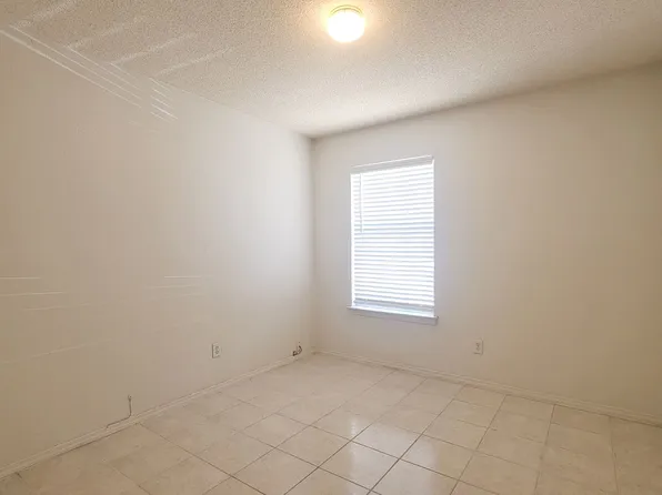 10449 Valle Suave Dr, Socorro, TX 79927