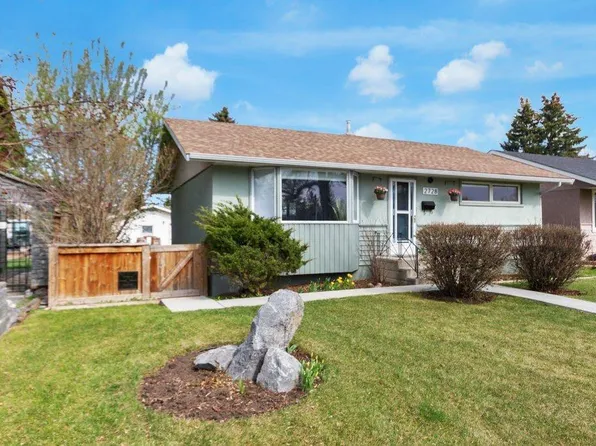 2728 W 45th St SW, Calgary, AB T3E 3T4