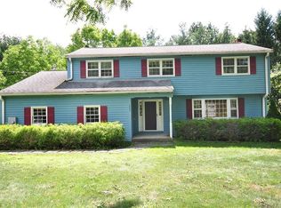 203 Holcomb St, Simsbury, CT 06070