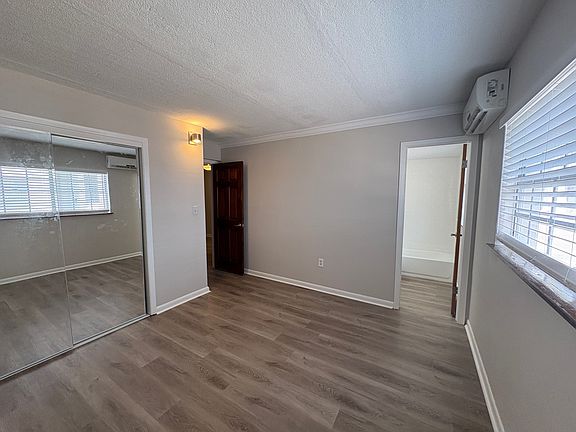 5th image of 3112 W Horatio St Unit 38