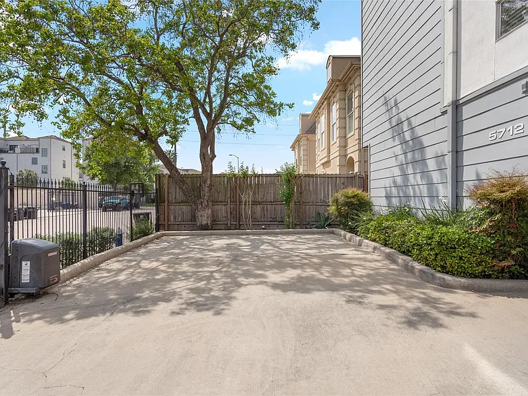 5712 Winsome Ln #5 — Photo 4
