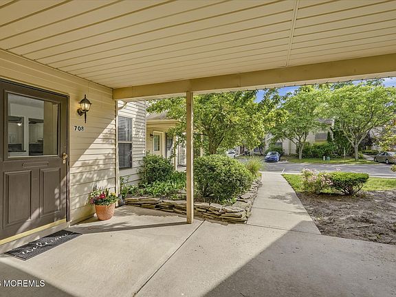 3rd image of 708 Bluebell Drive