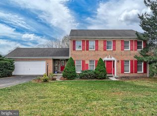 2299 N Point Dr, York, PA 17406