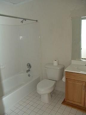 4th image of 40 Parkcreek Ct