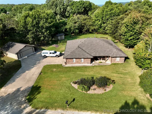 201 Dogwood Trl, Eufaula, OK 74432