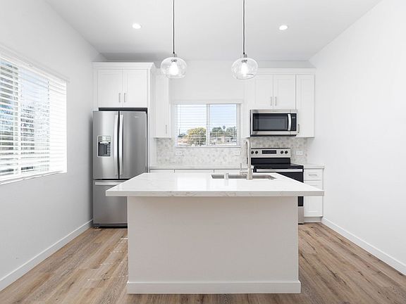 2nd image of 2818-2826 1/2 Prospect St #2822