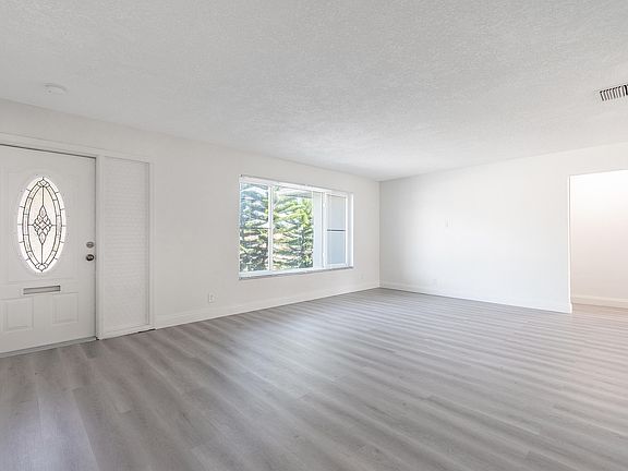 4th image of 5503 NW 50th Avenue